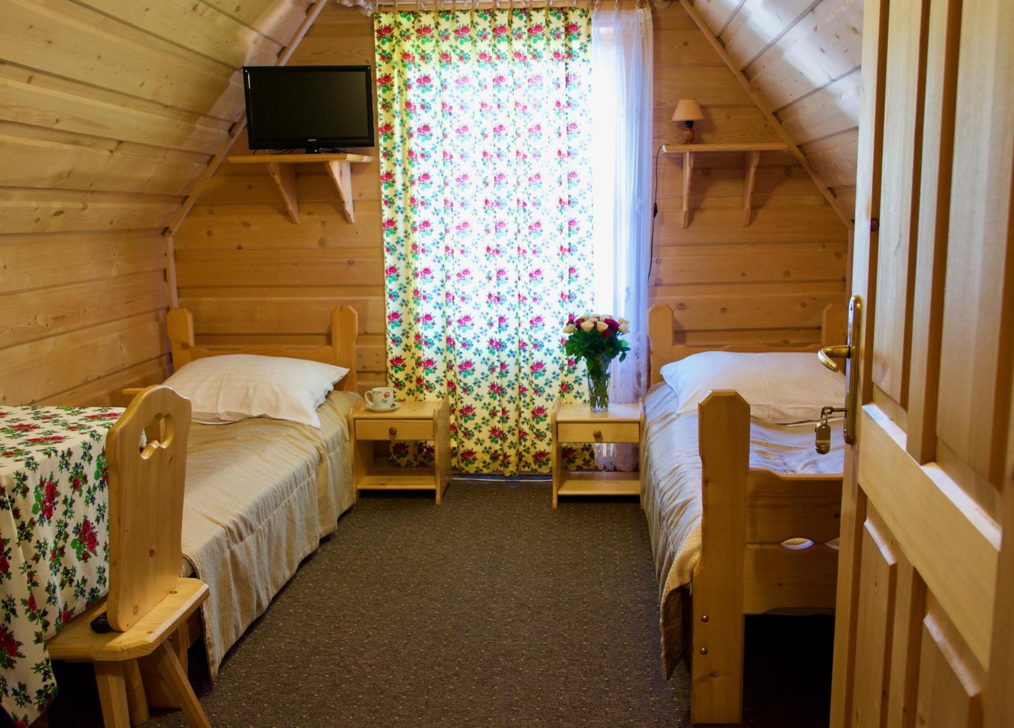 Twin Room Private External Bathroom