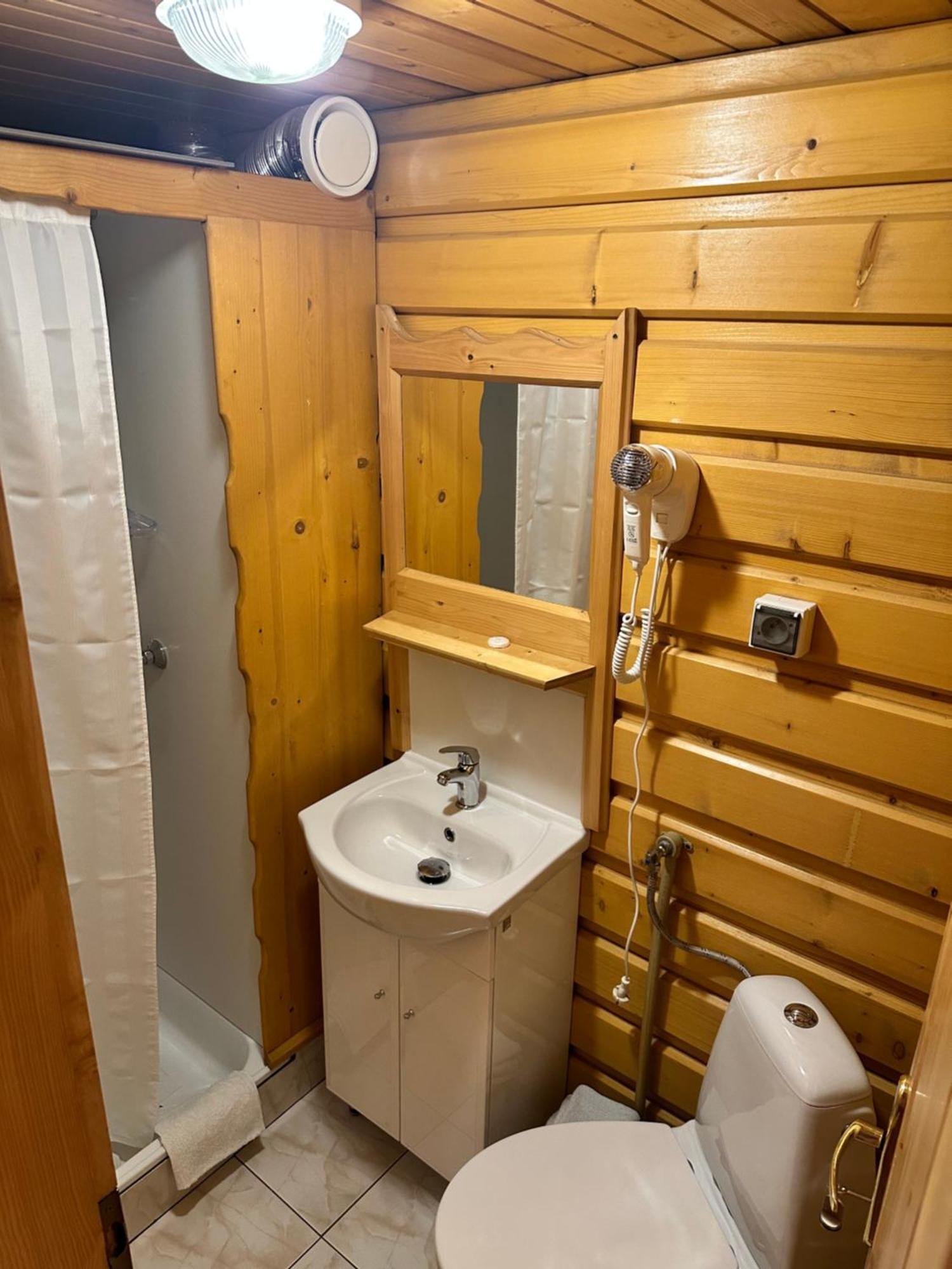 Twin Room Private External Bathroom
